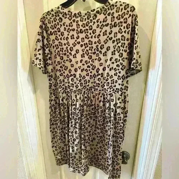 Wild Fable knee length Leopard print dress size Medium. Never worn. - Picture 3 of 4